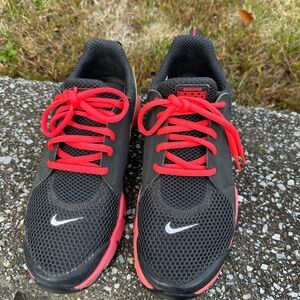 Woman’s Nikes size 8